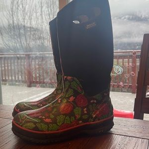 Women’s floral bogs